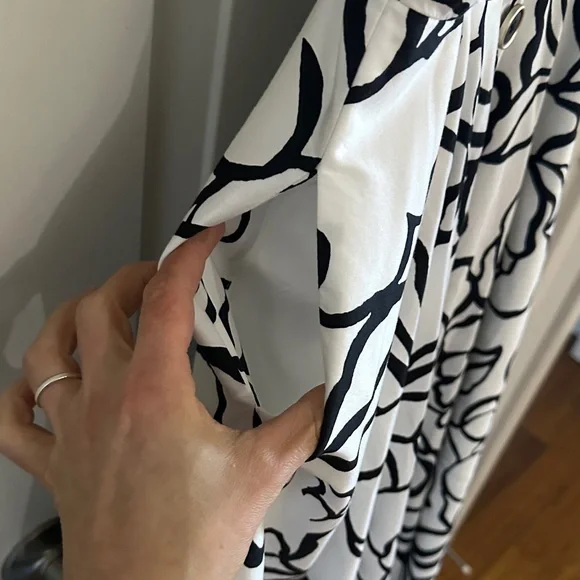 White House Black Market Monochrome Floral Midi Dress - Picture 4 of 5